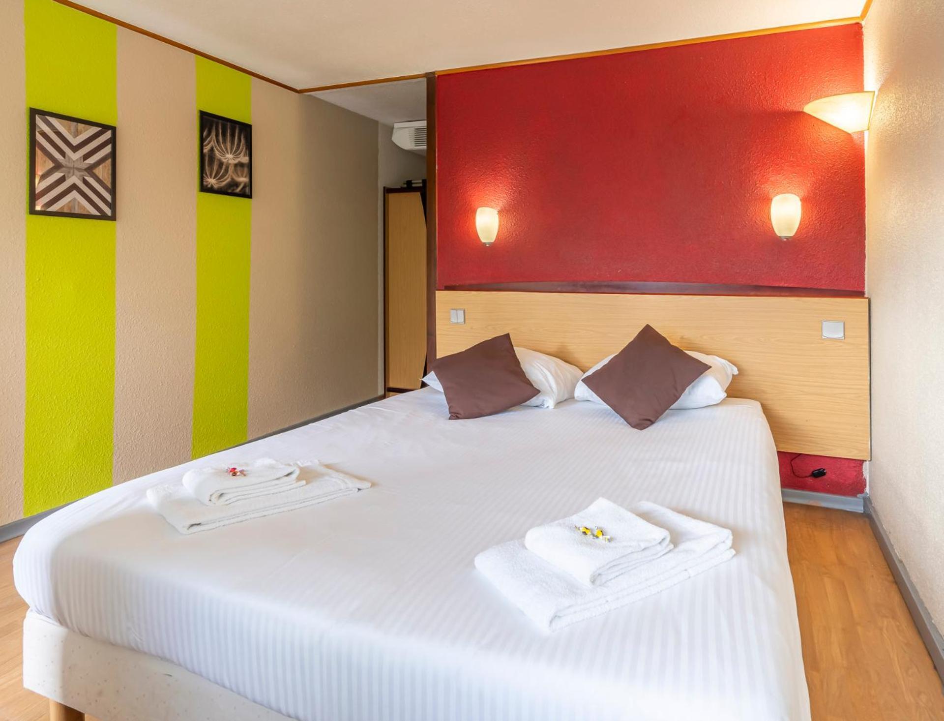 Отель Sleep & Go Brugge Экстерьер фото
