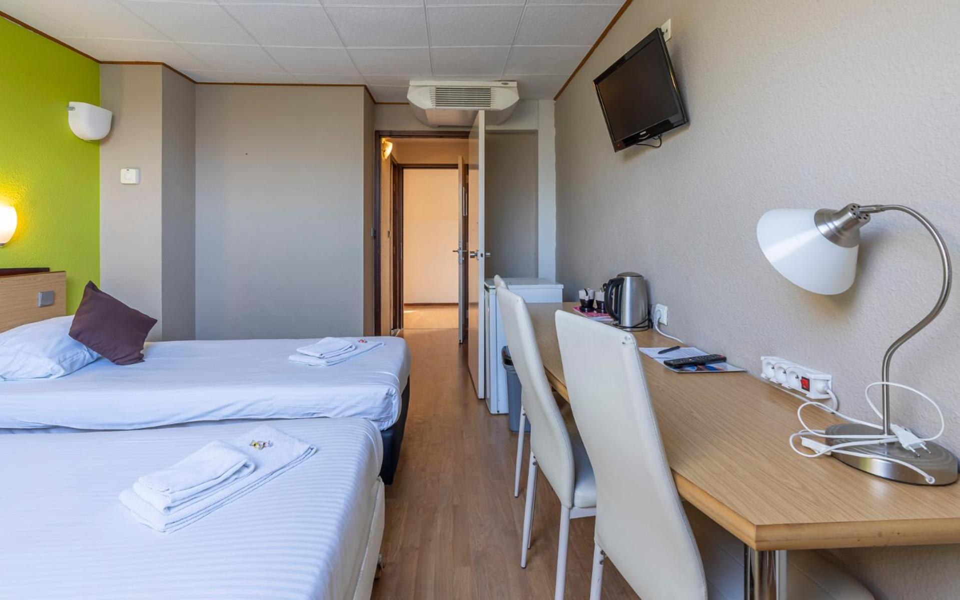 Отель Sleep & Go Brugge Экстерьер фото