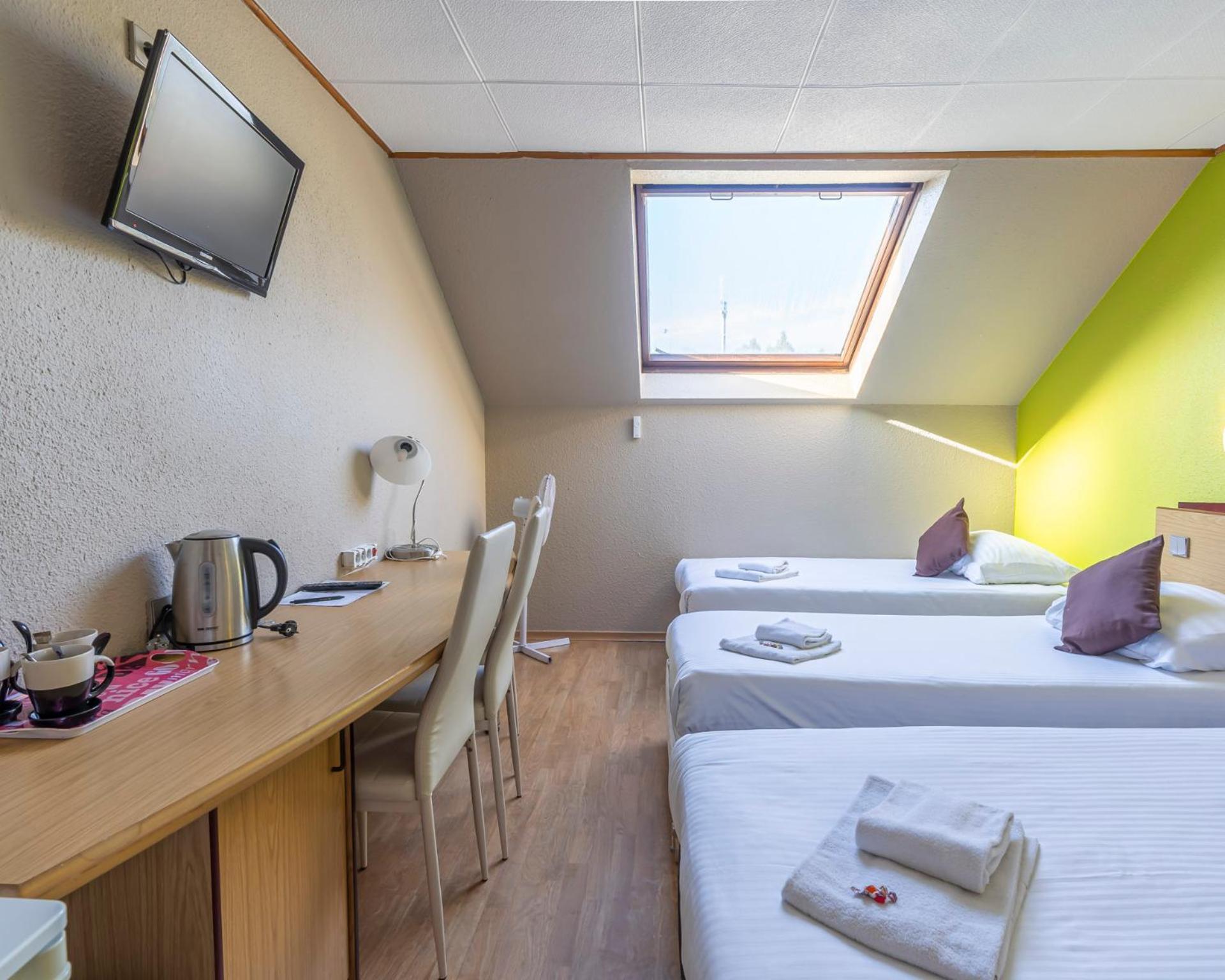Отель Sleep & Go Brugge Экстерьер фото